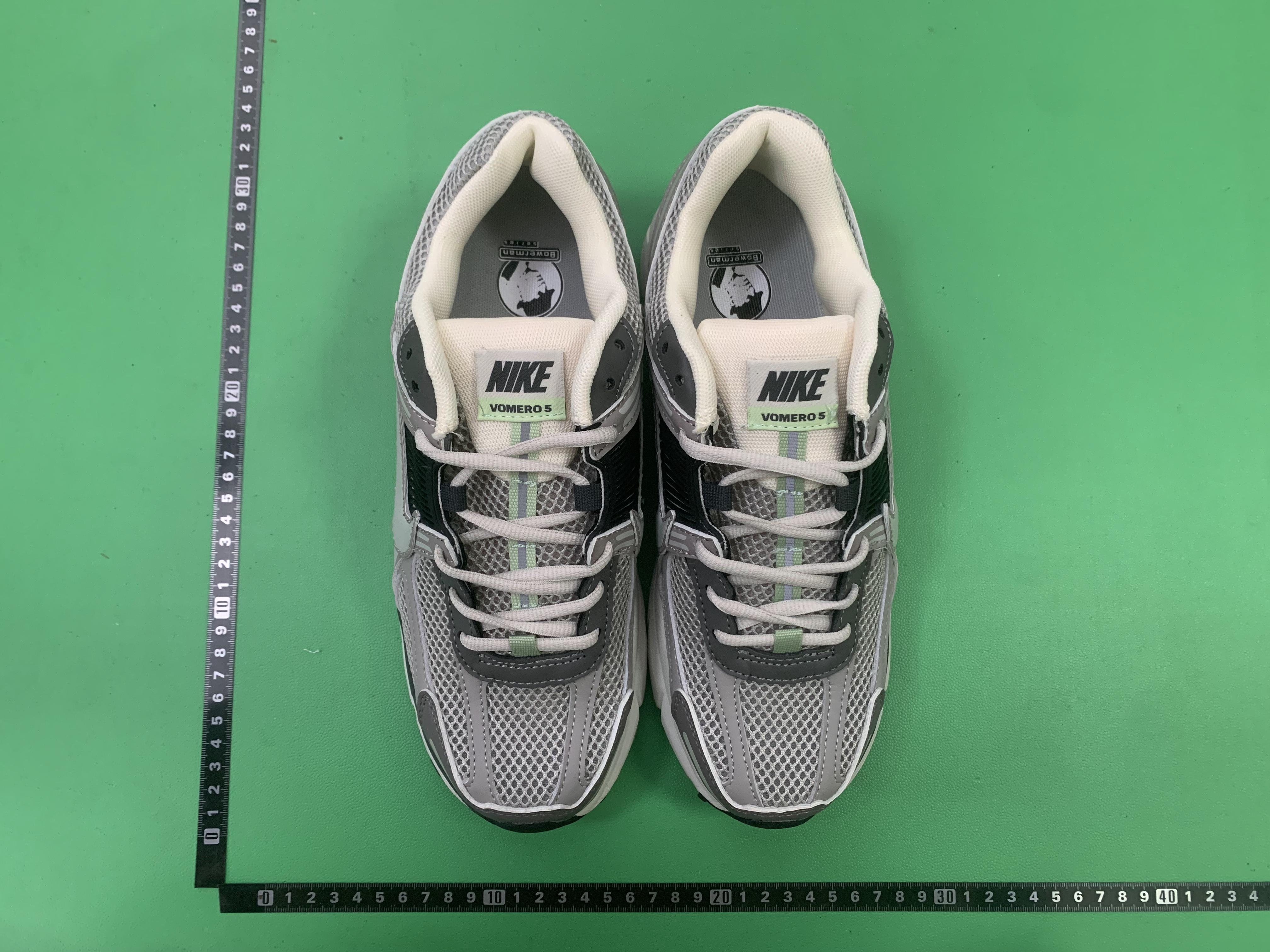 Nike Zoom Running Shoes in Various Colors -2