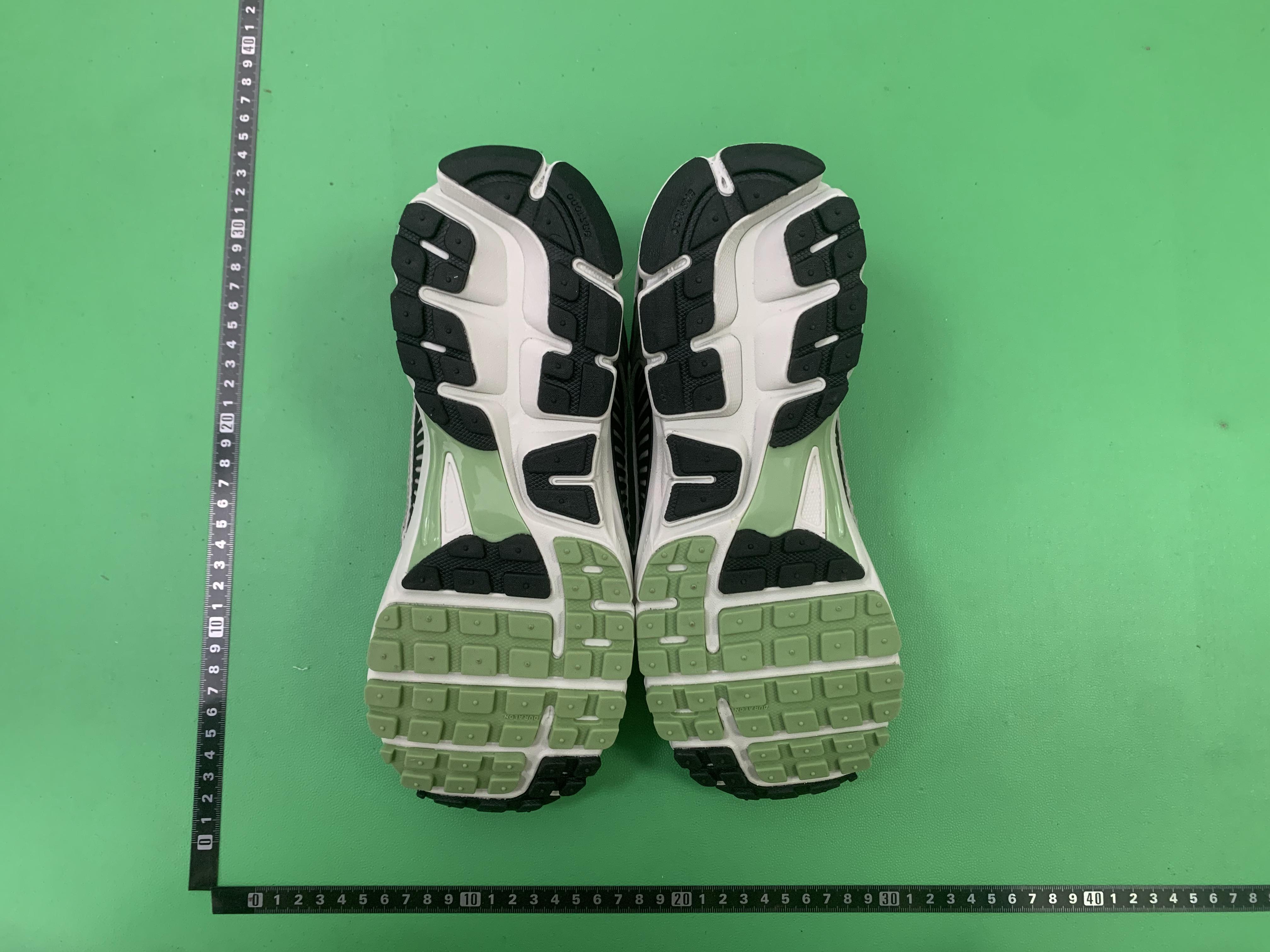 Nike Zoom Running Shoes in Various Colors -3