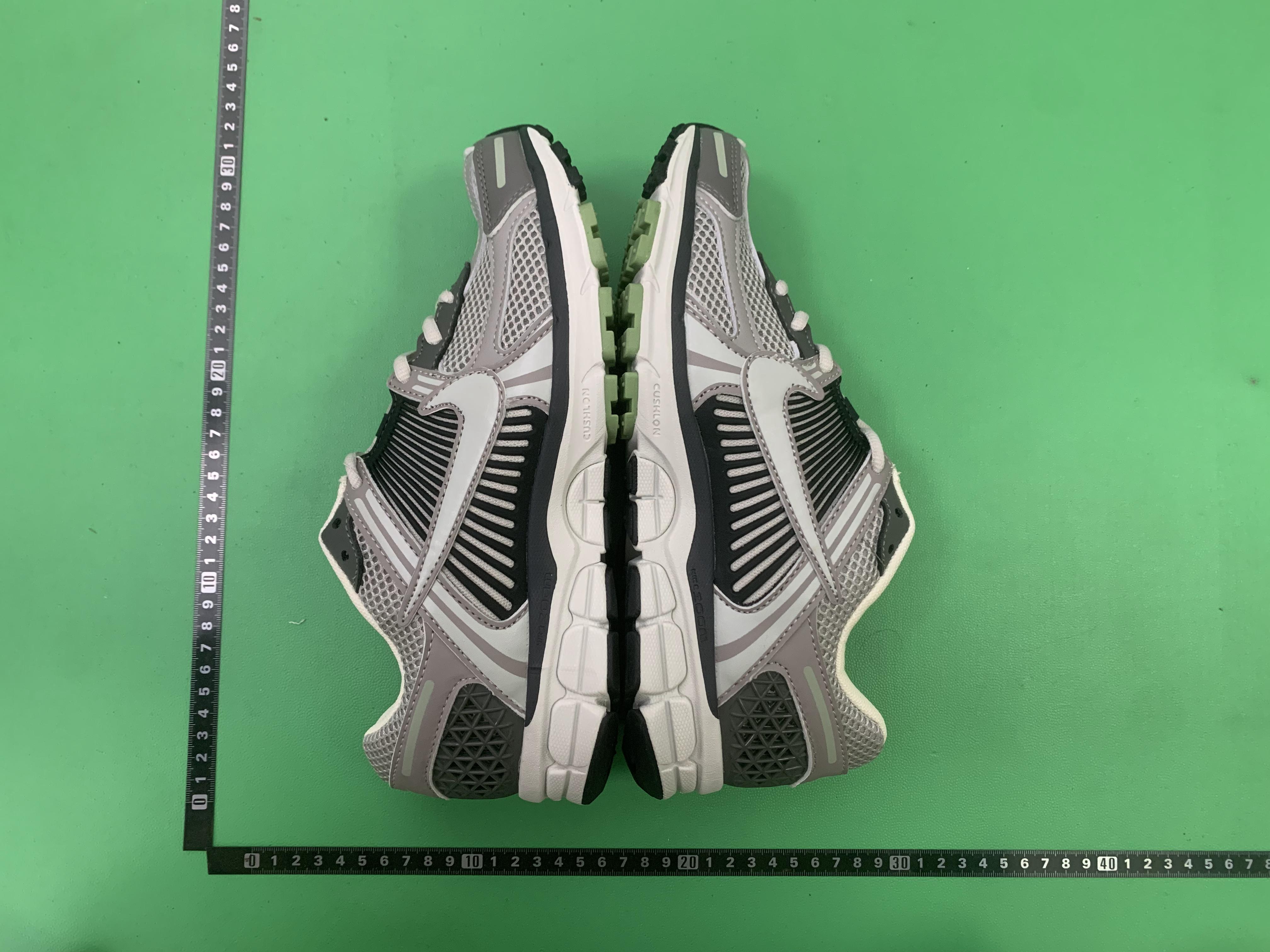 Nike Zoom Running Shoes in Various Colors -4