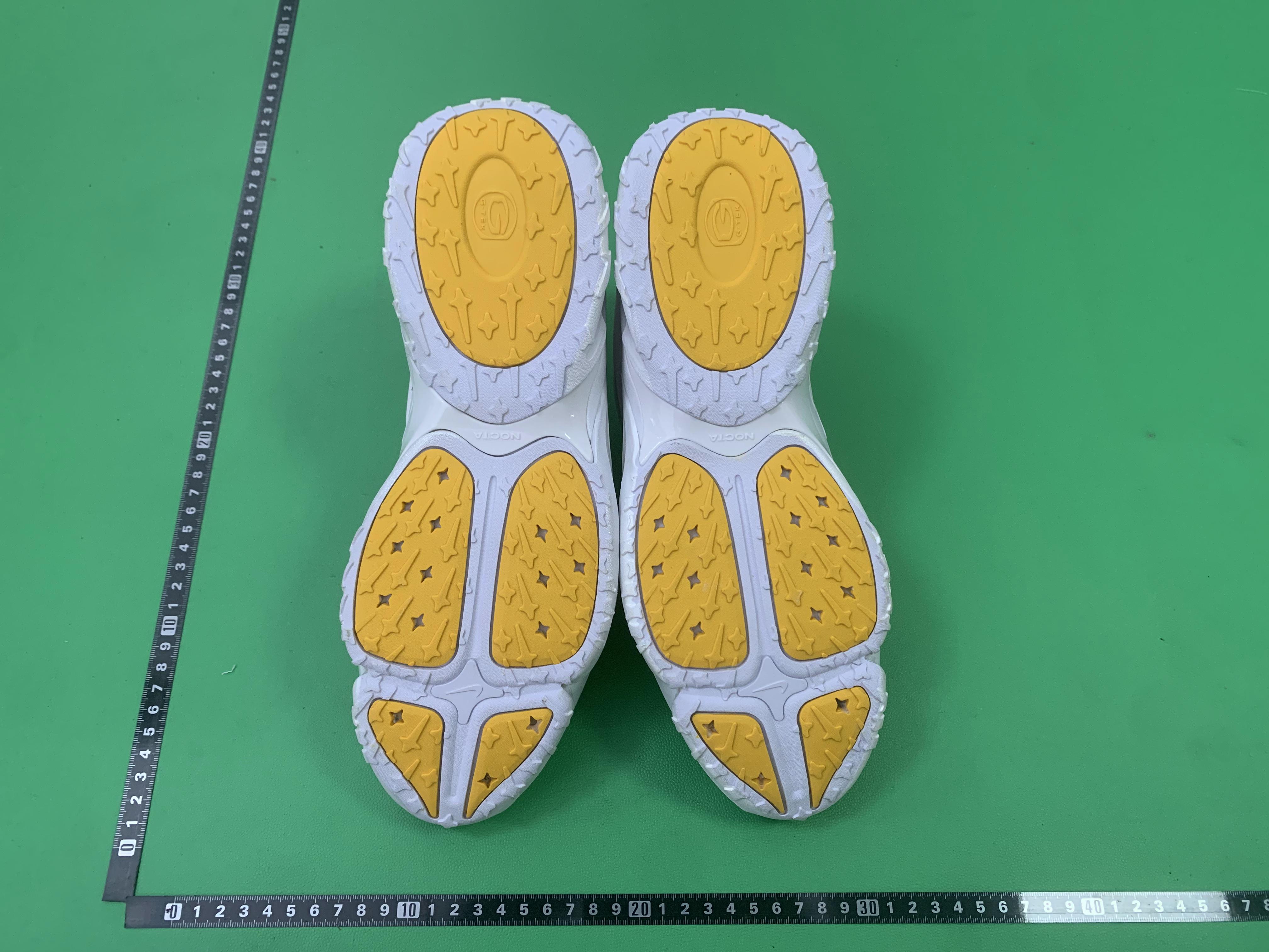 Nike Air Max Sneakers in Various Colors -3