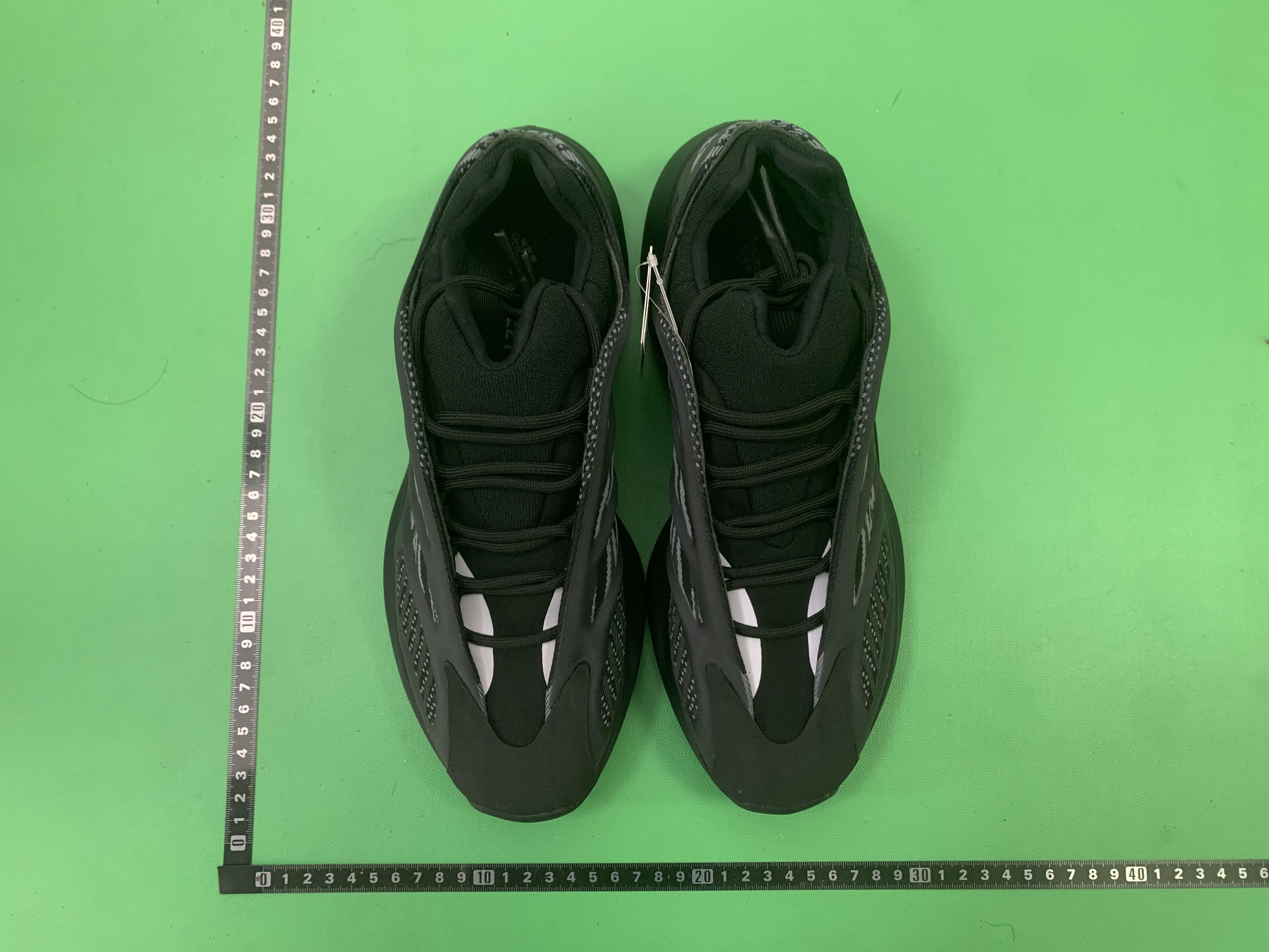 Yeezy 700 V3 Sneakers -1