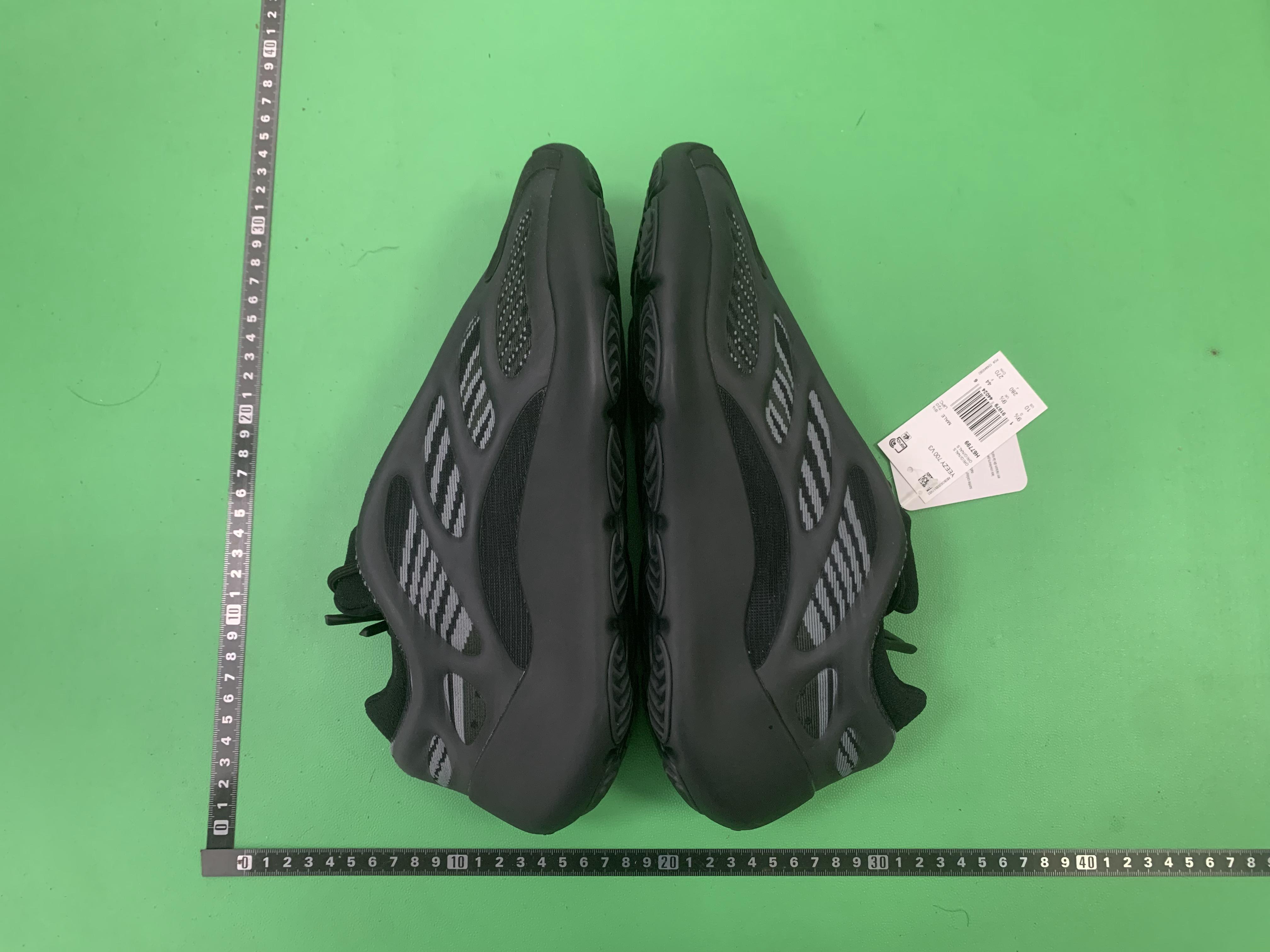 Yeezy 700 V3 Sneakers -3