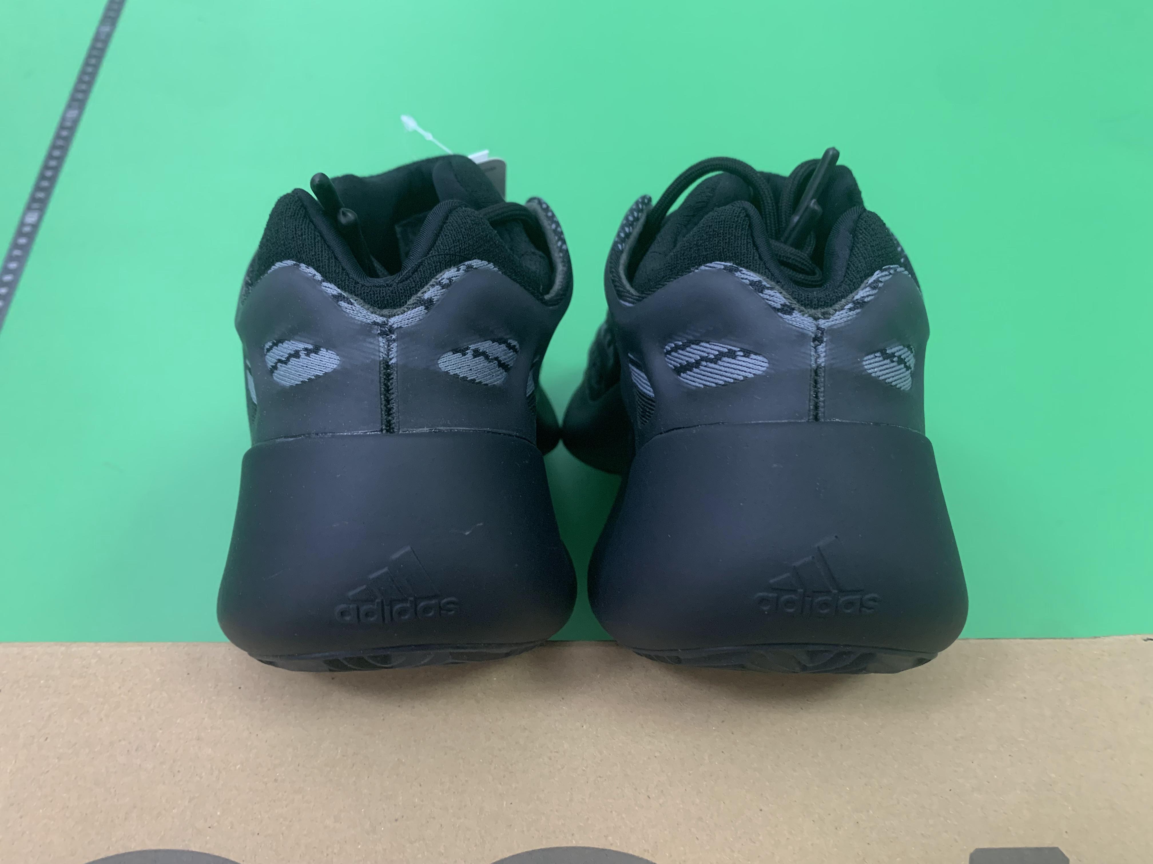 Yeezy 700 V3 Sneakers -5