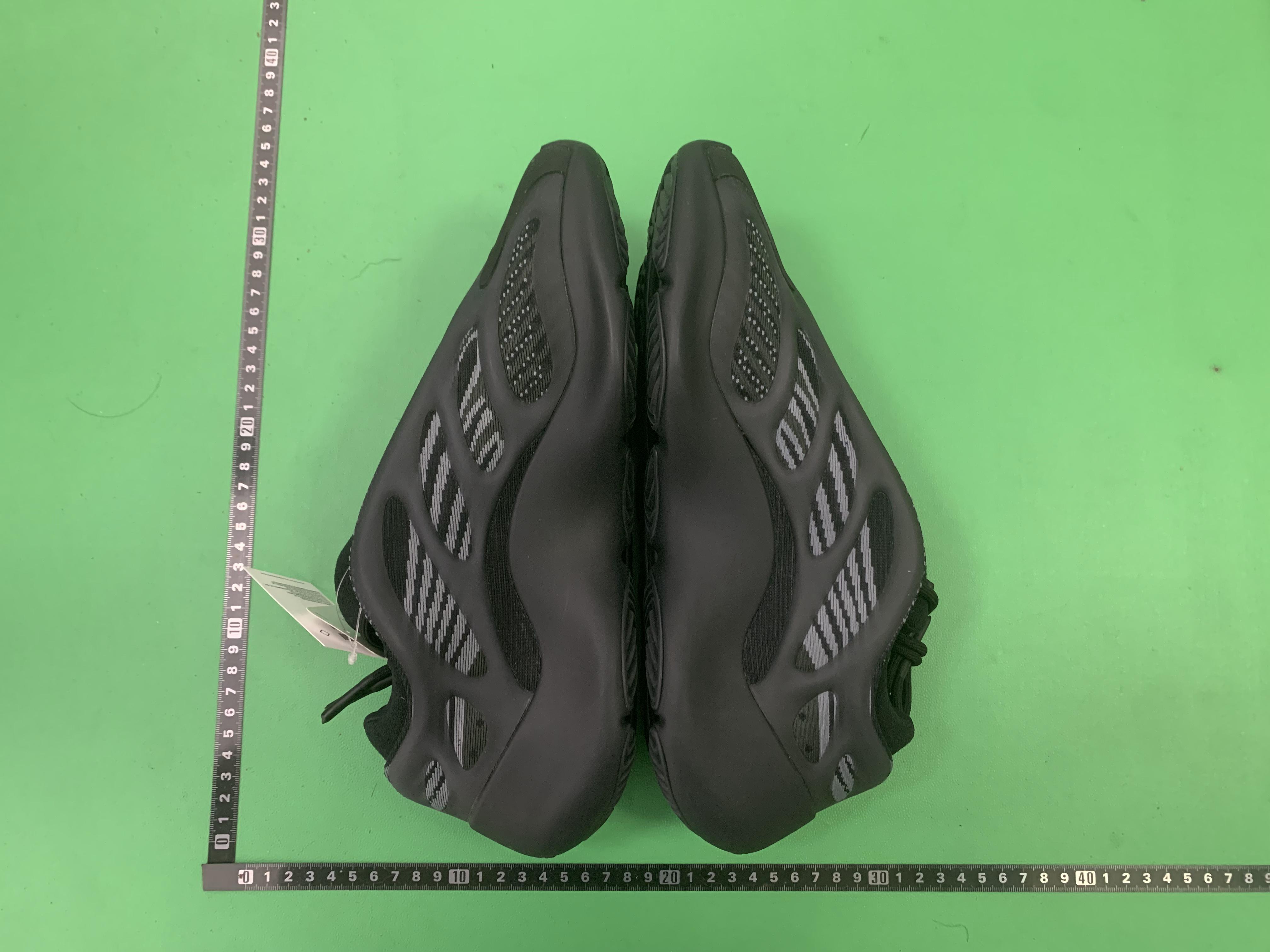 Yeezy 700 V3 Sneakers -4