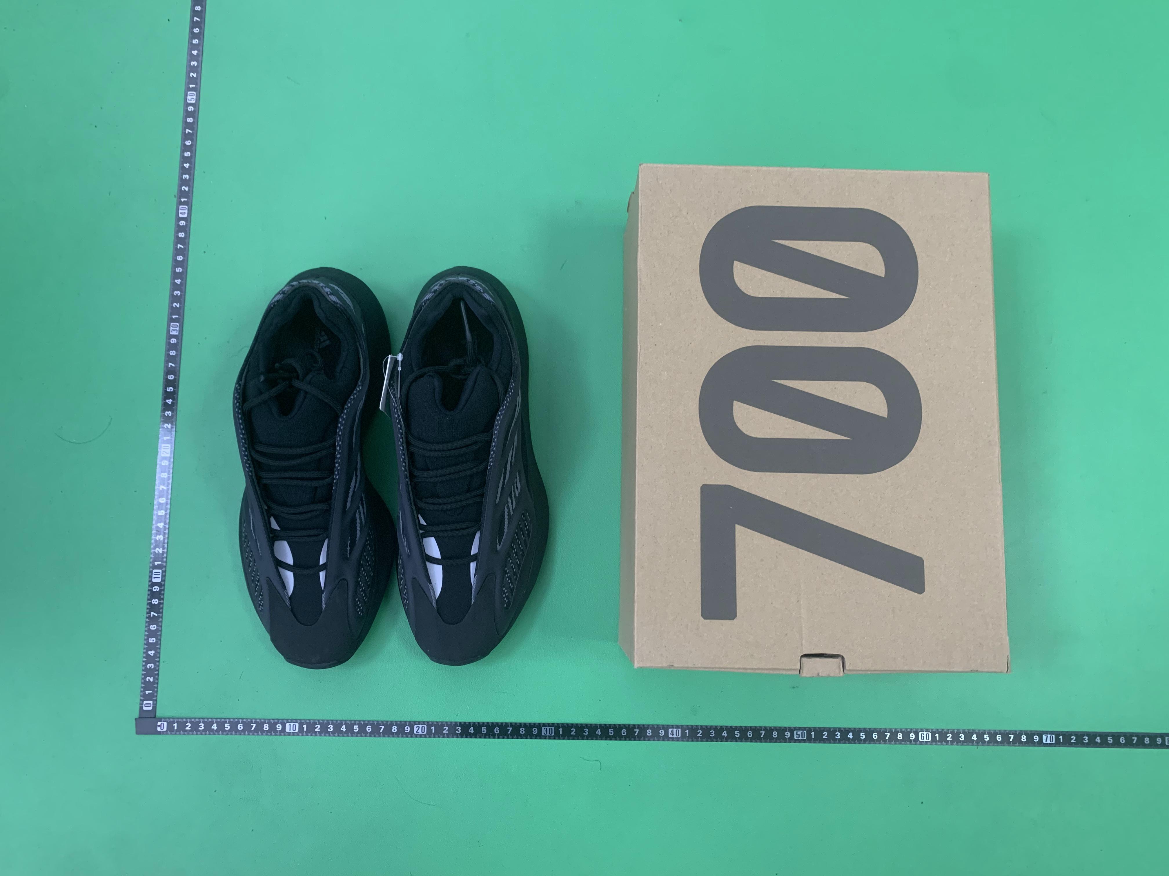 Yeezy 700 V3 Sneakers -6