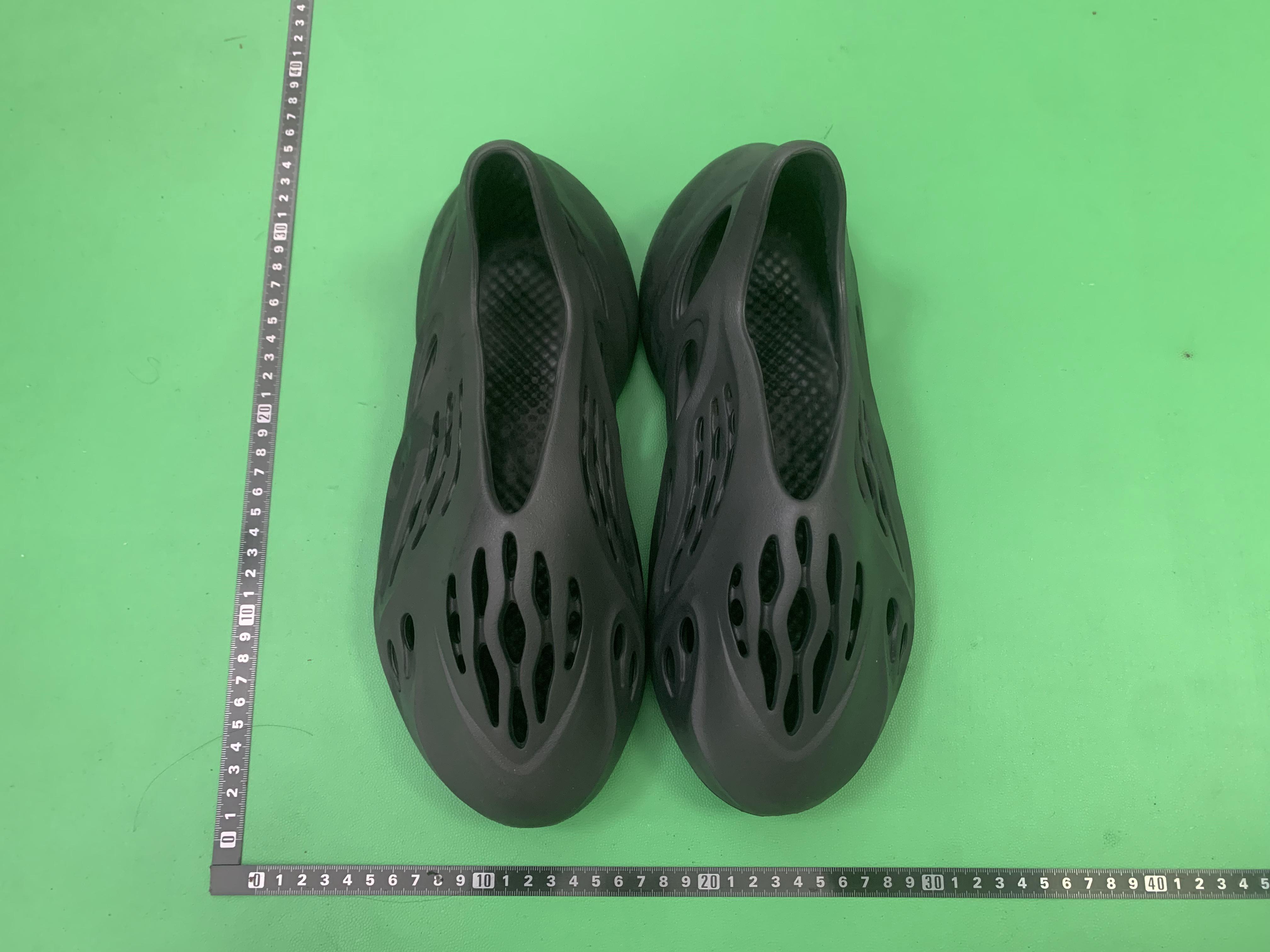 Yeezy Foam RNLR Sneakers -1