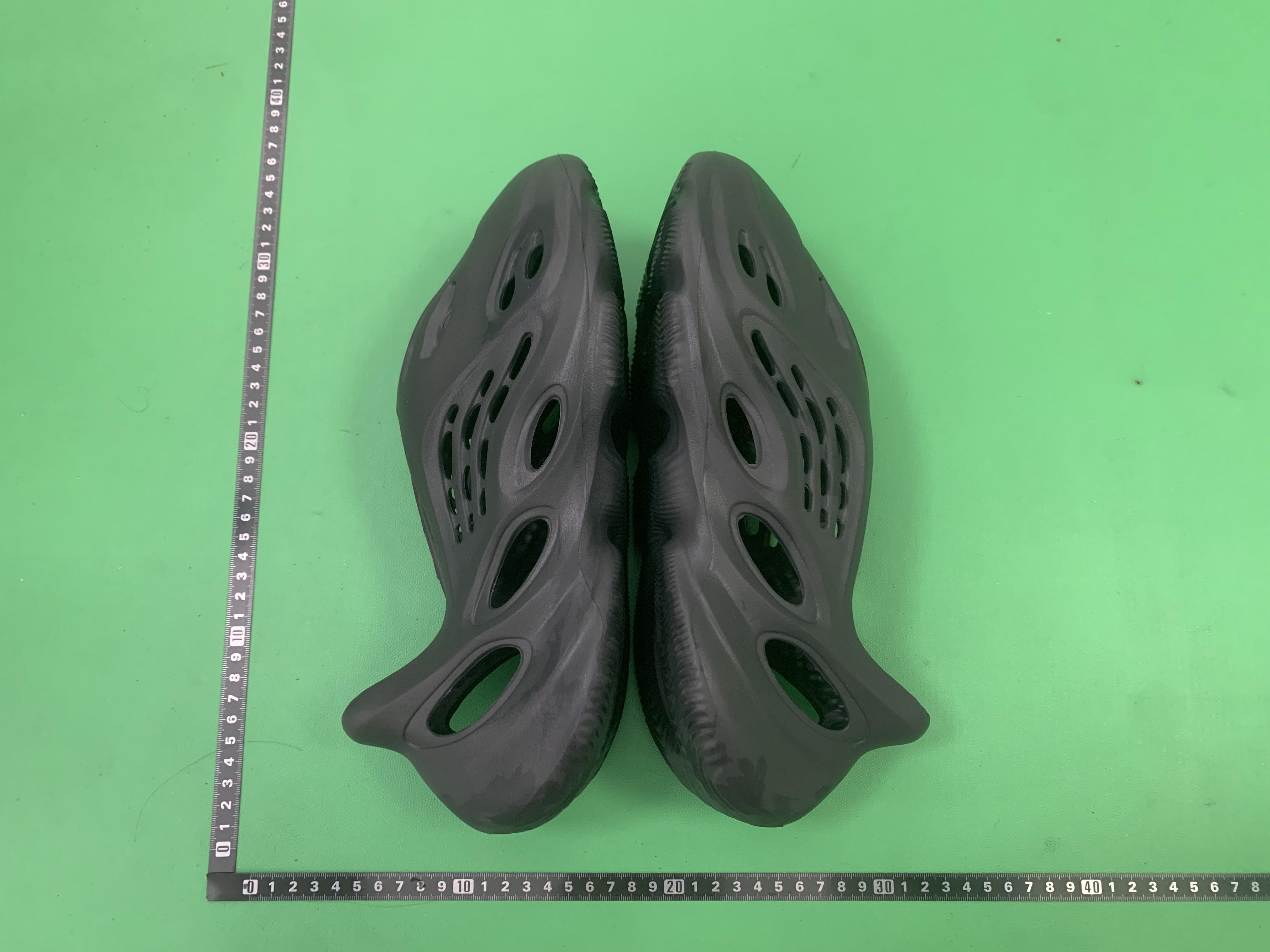 Yeezy Foam RNLR Sneakers -3