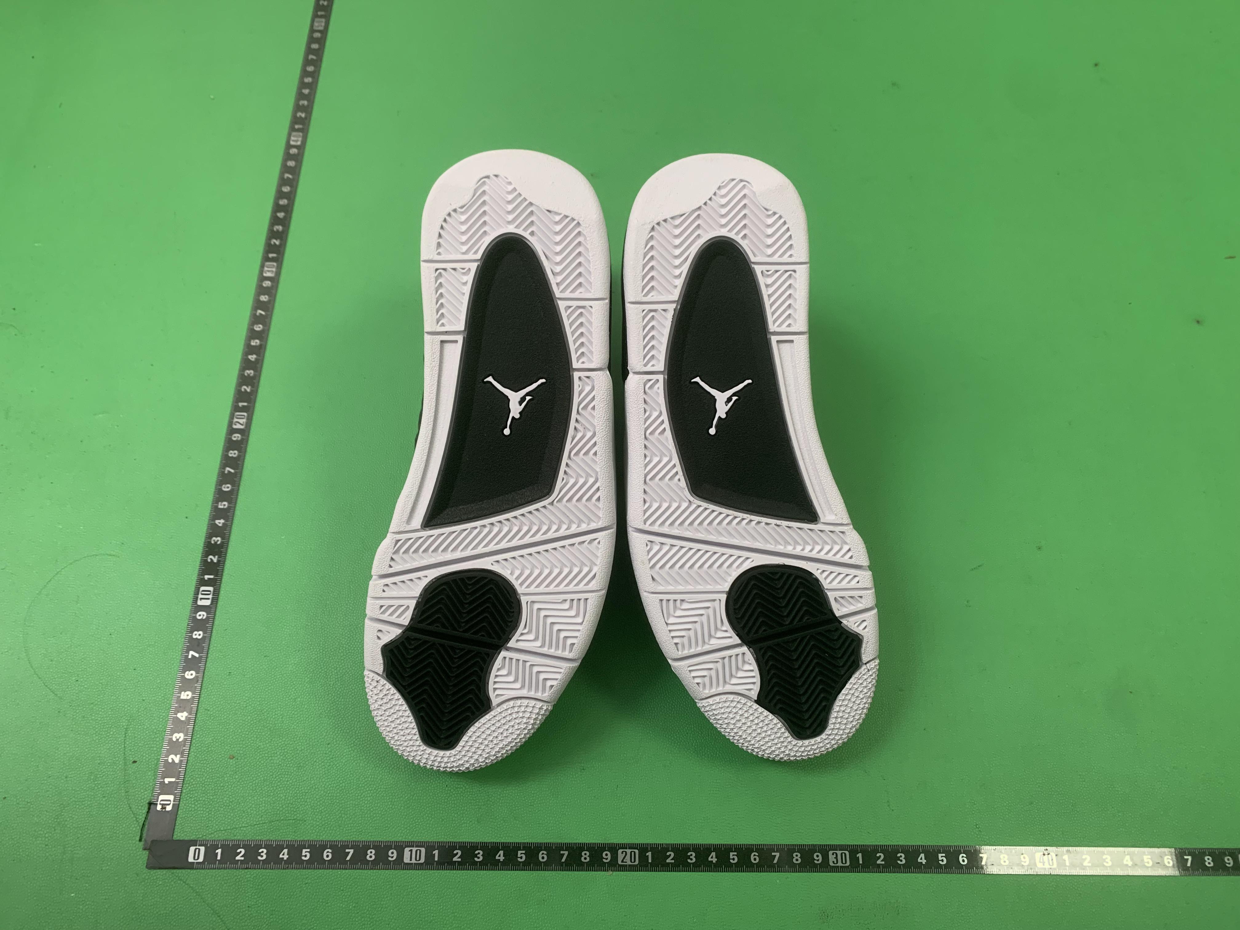 Air Jordan 4 Retro Sneakers in Various Colors -2