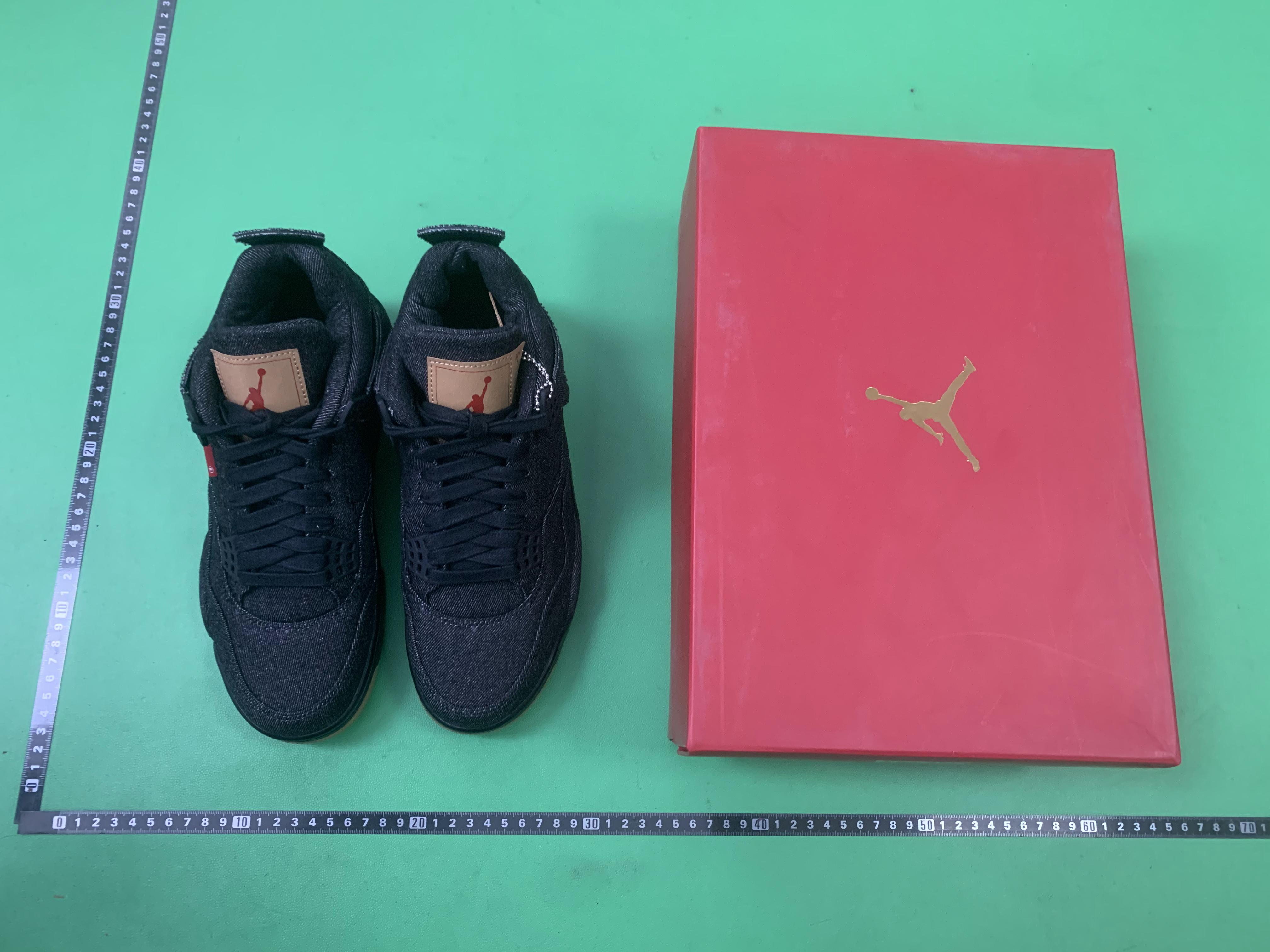 Air Jordan 4 Retro Sneakers in Various Colors（重复标题） -6