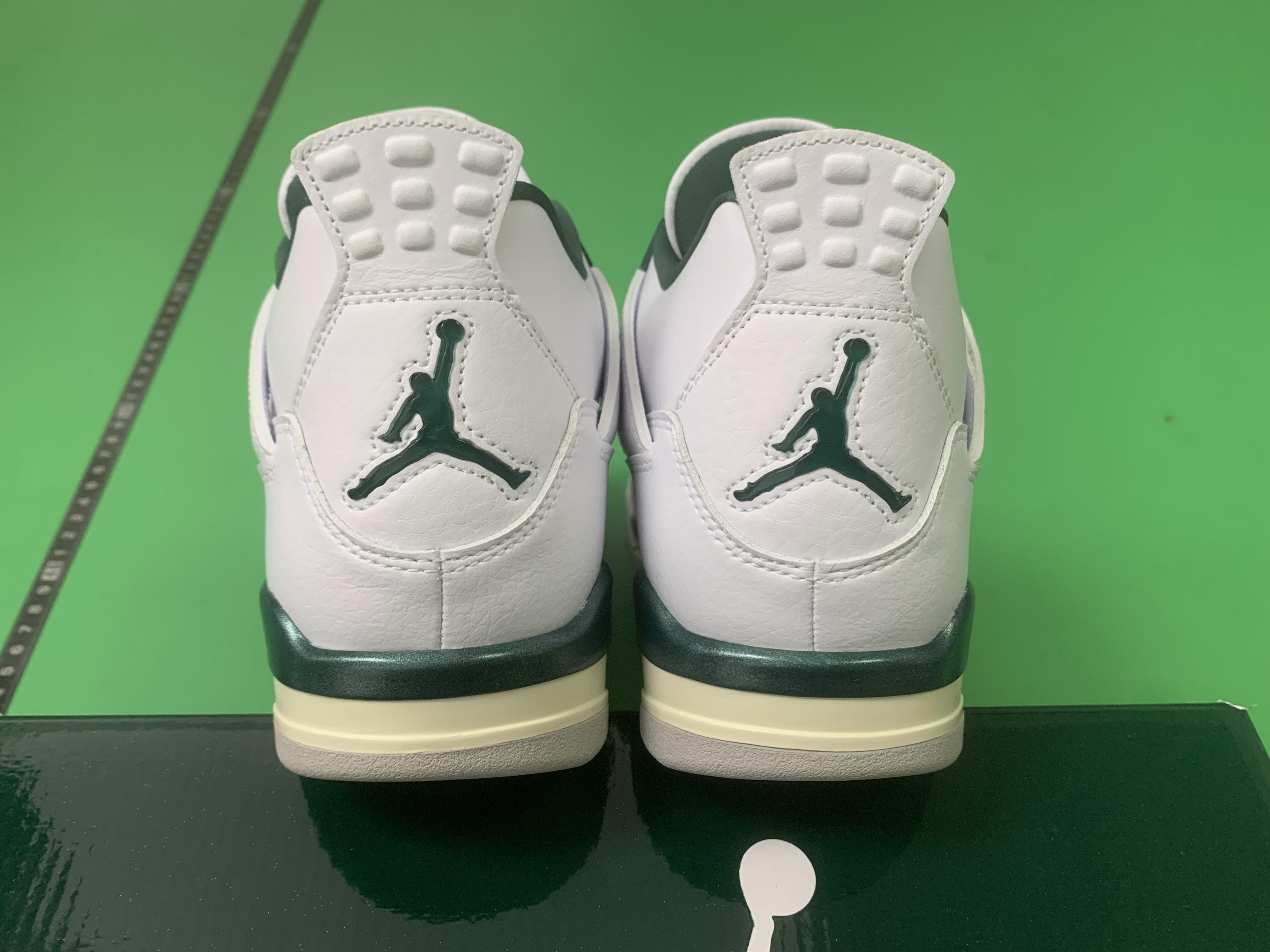 Air Jordan 4 Retro Sneakers in Various Colors（重复标题） -26
