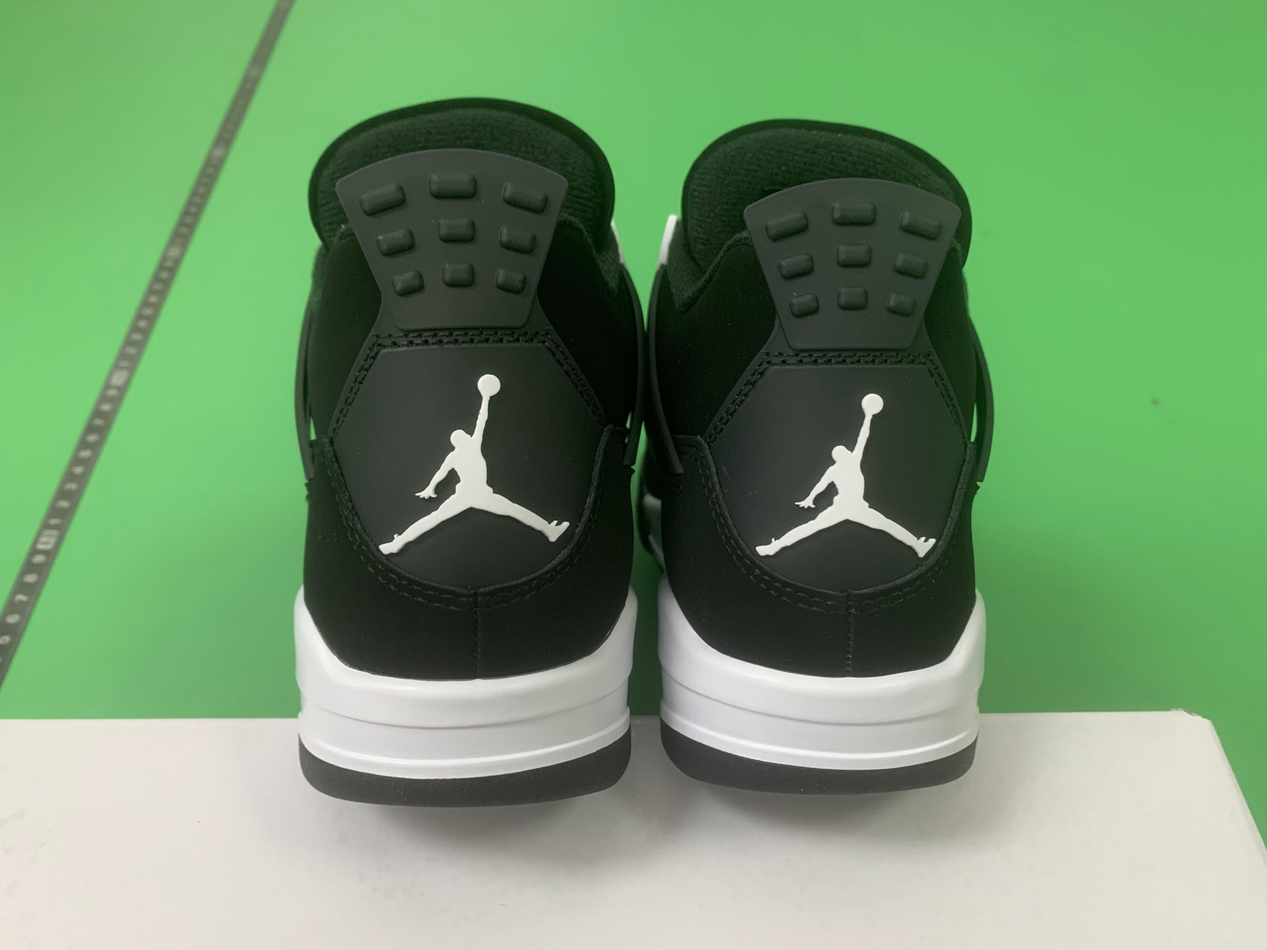 Air Jordan 4 Retro Sneakers in Various Colors（重复标题） -33