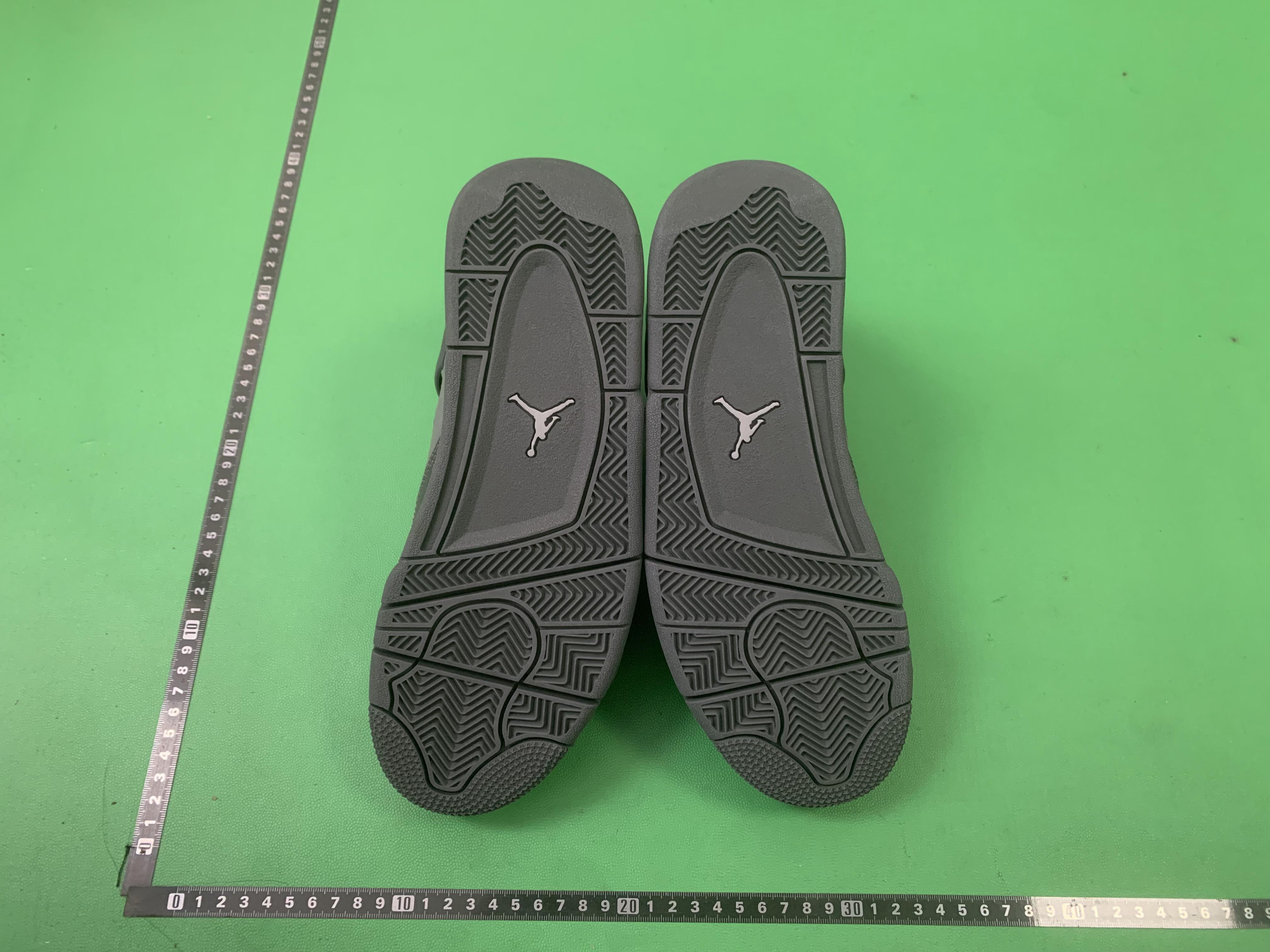 Air Jordan 4 Retro Sneakers in Various Colors（重复标题） -36