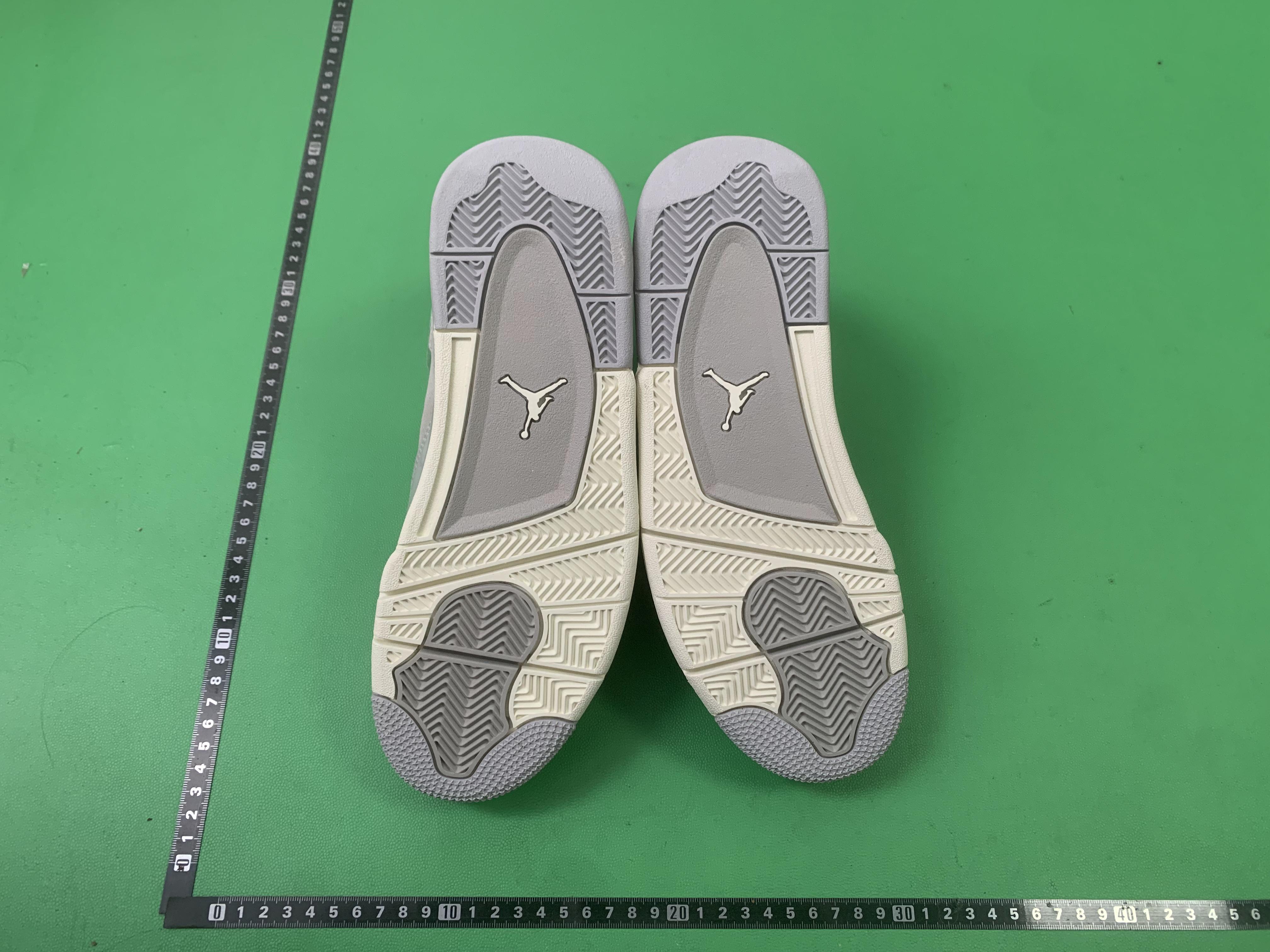 Air Jordan 4 Retro Sneakers in Various Colors -9