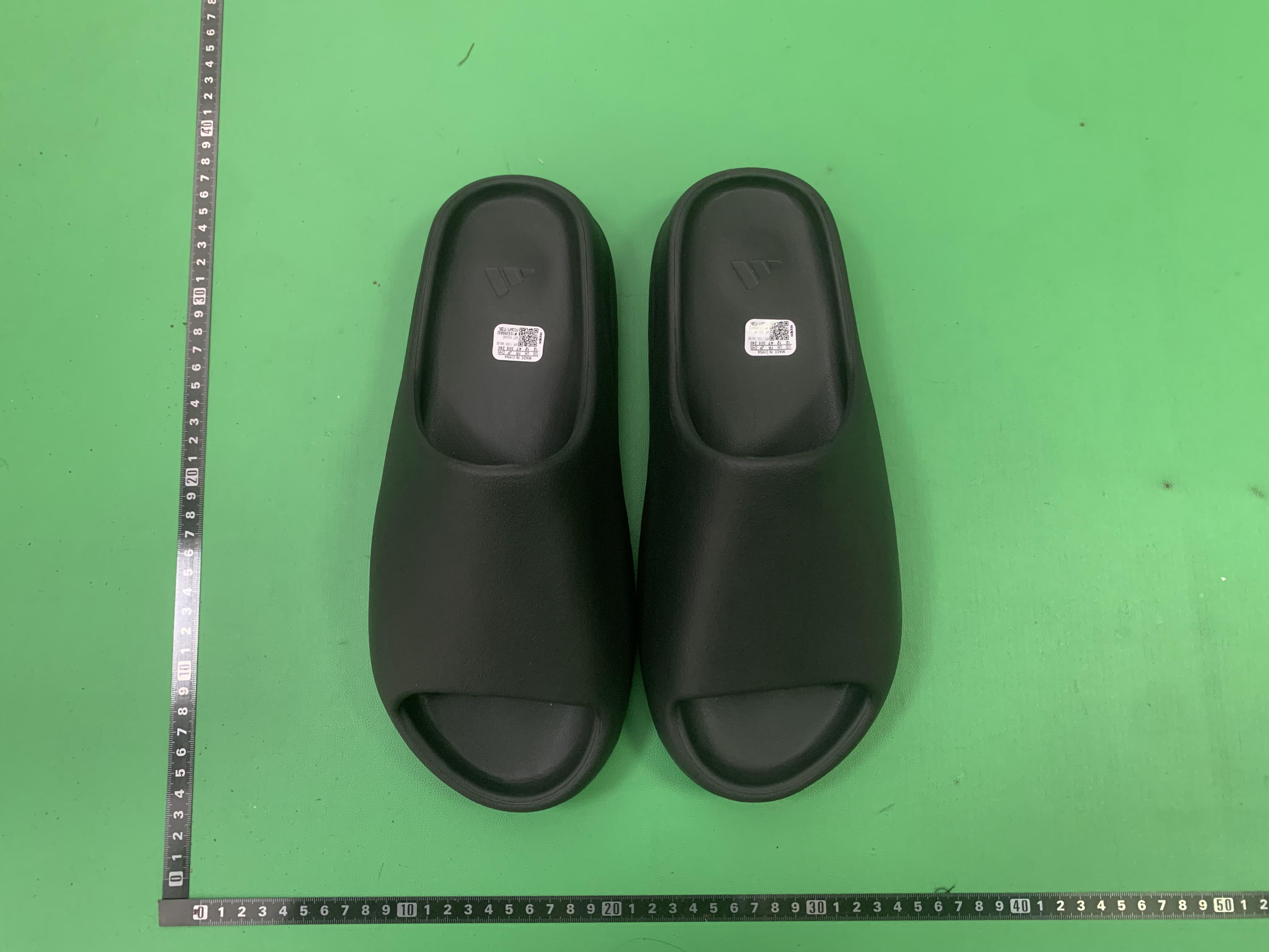 Yeezy Slide Sandals in Various Colors -1