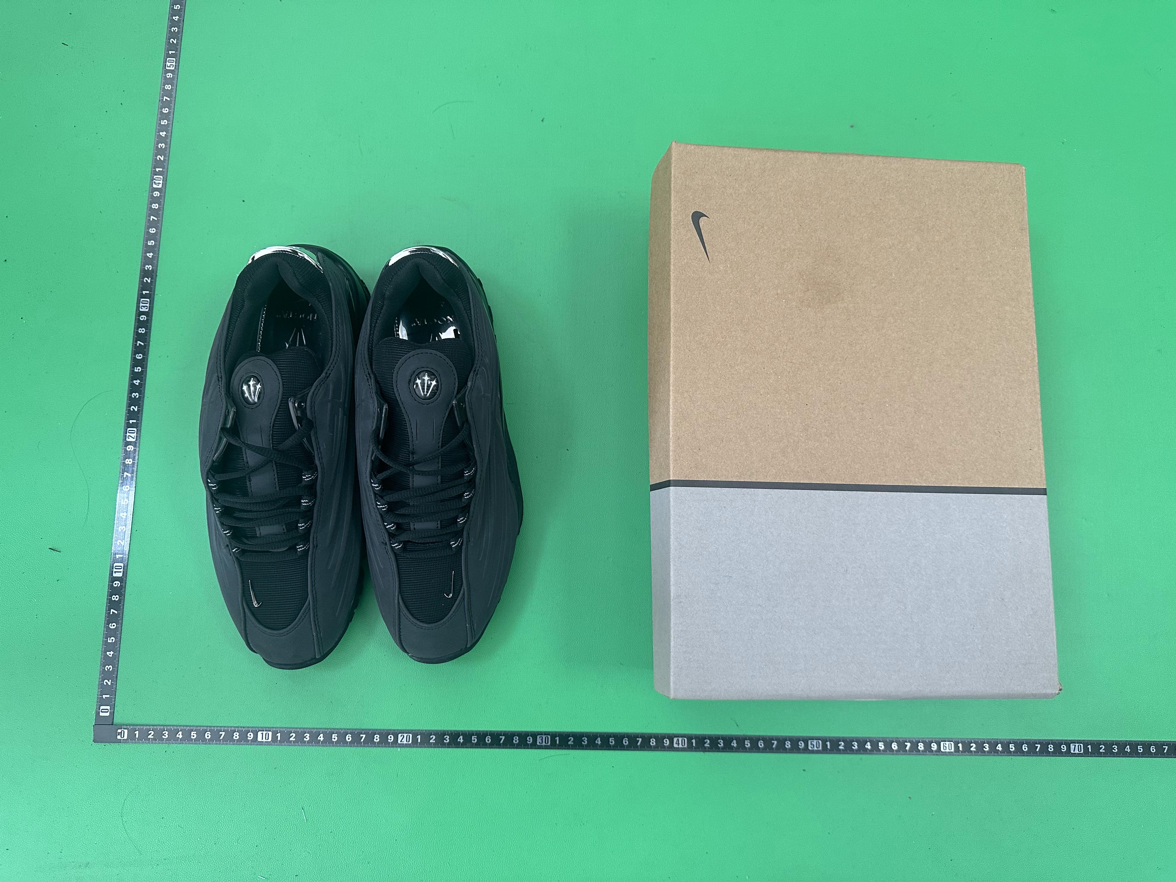 Nike Air Max Sneakers in Various Colors -14