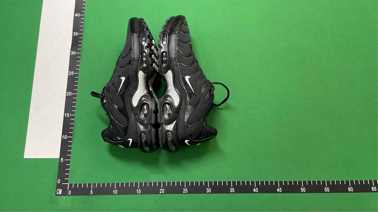 NIKE AIR MAX PLUS - Comfort & Style for All Day Wear -8