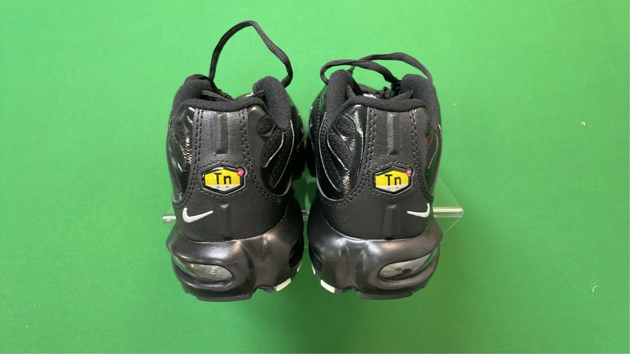 NIKE AIR MAX PLUS - Comfort & Style for All Day Wear -9