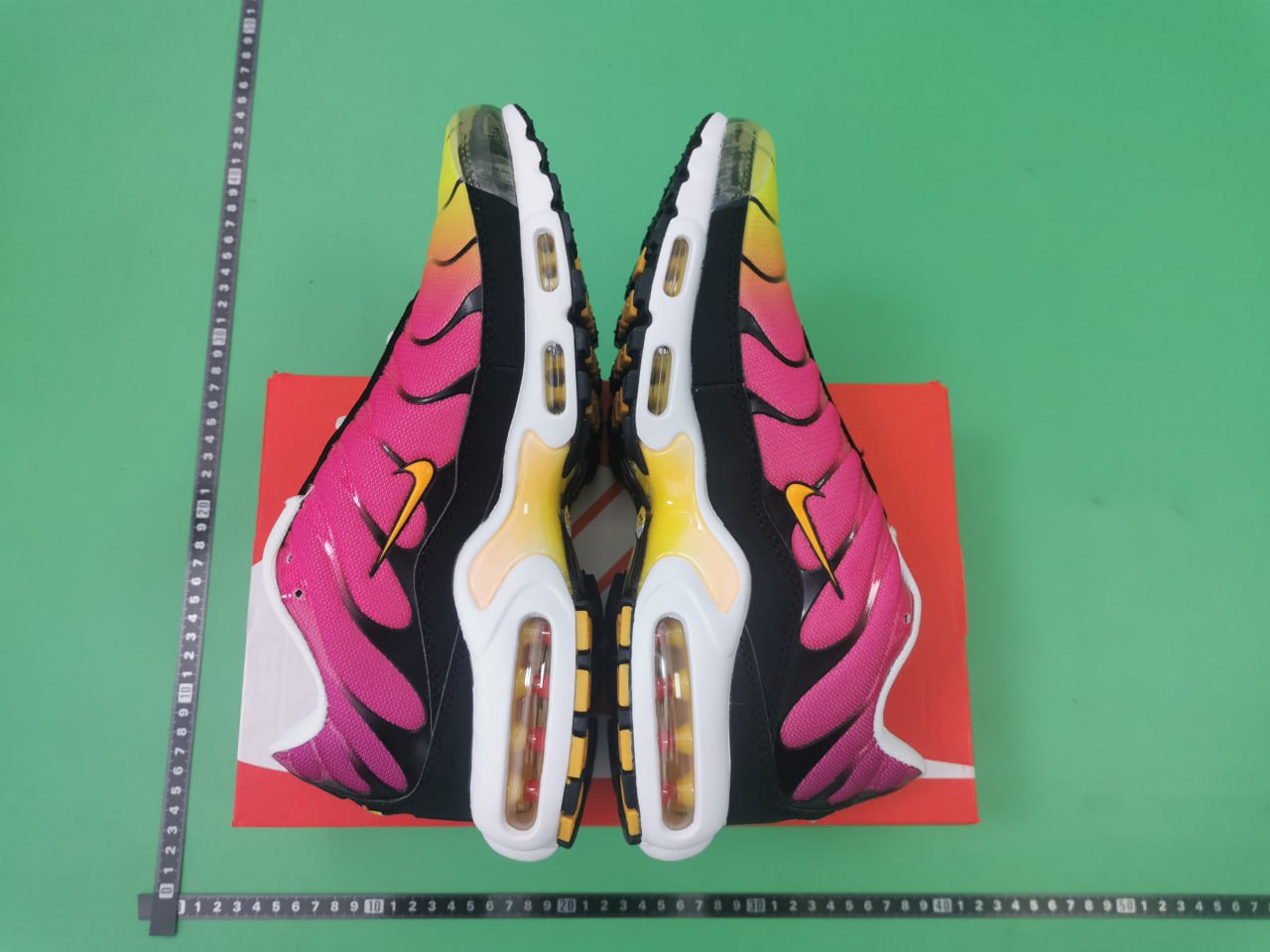 Nike Air Max Plus - Comfortable & Stylish Running Shoes -1