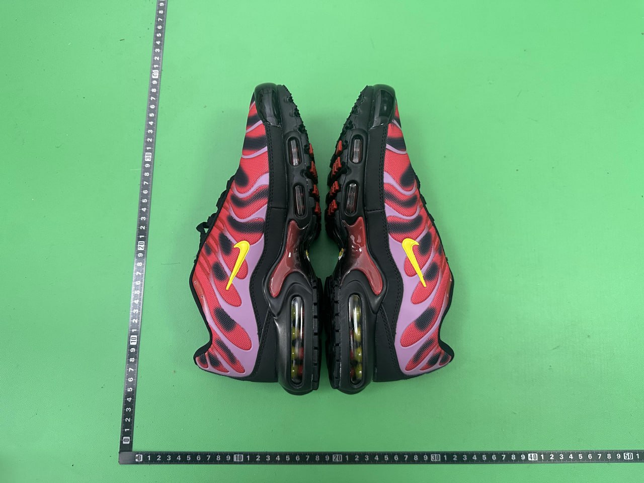 Nike Air Max Plus TN Batch - Retro Style Running Shoes -4