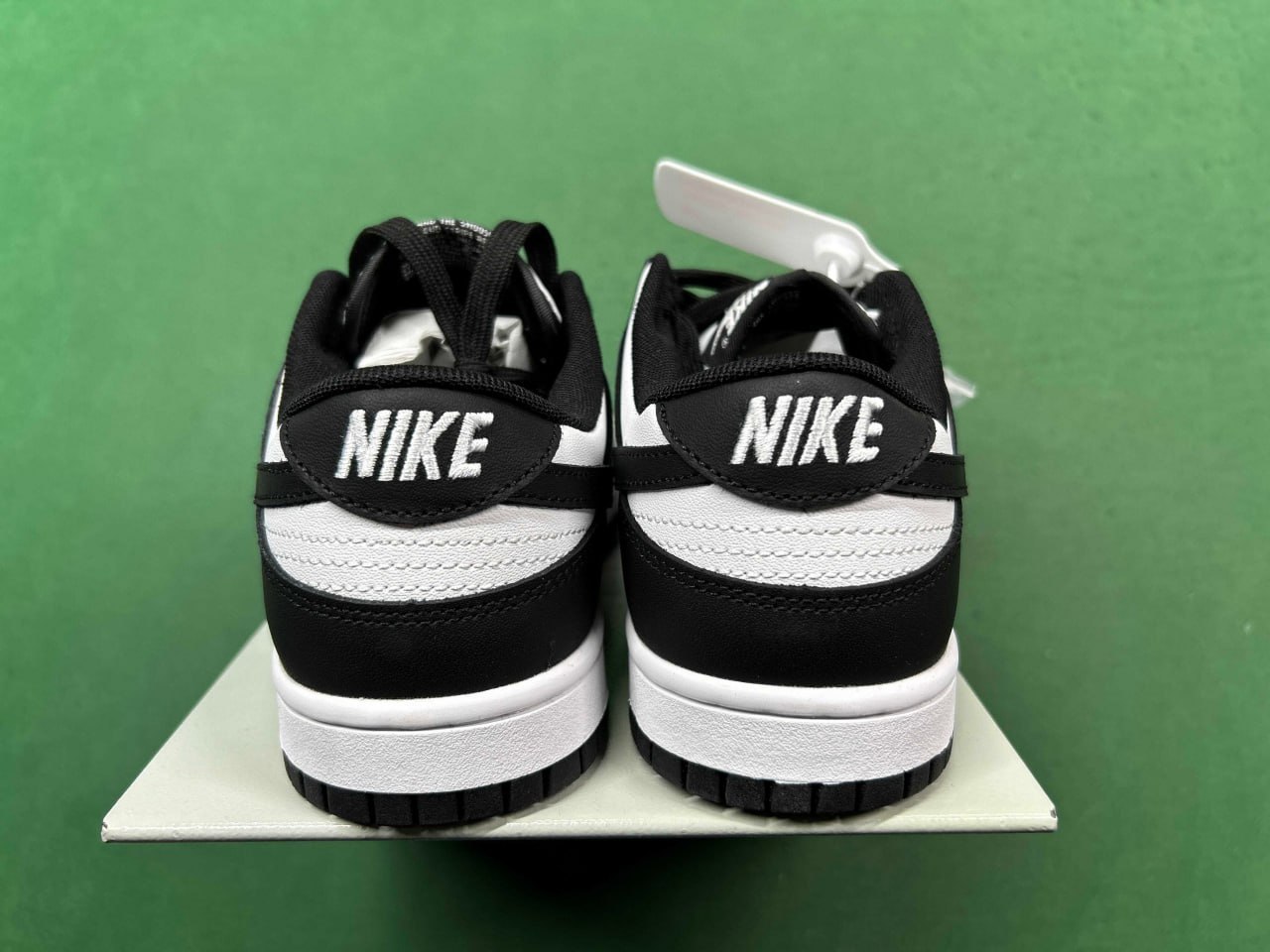 Nike Dunk Low Essential - Classic Basketball Style -4