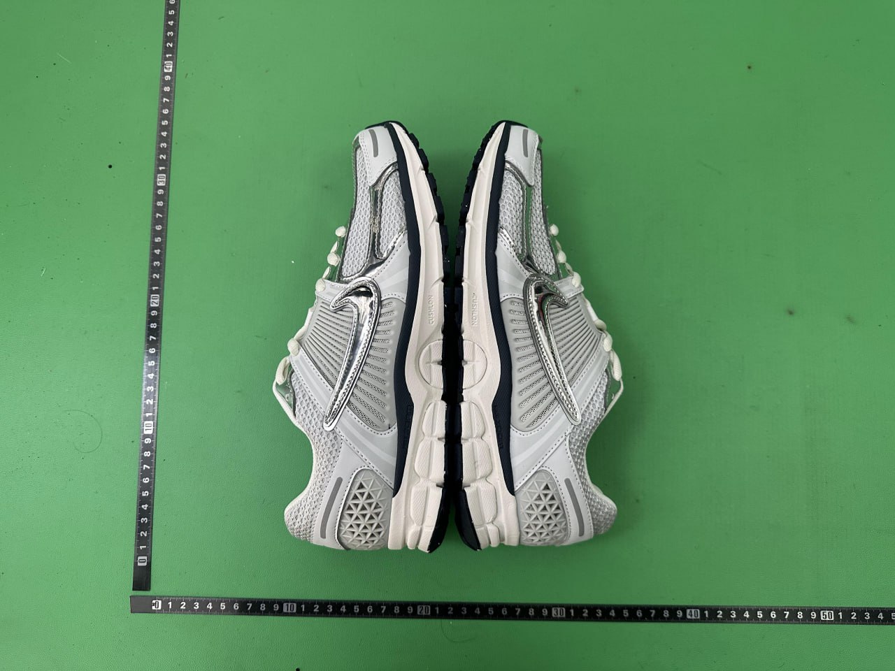 Nike Zoom Vomero 5 - Lightweight & Responsive Running Shoes -5