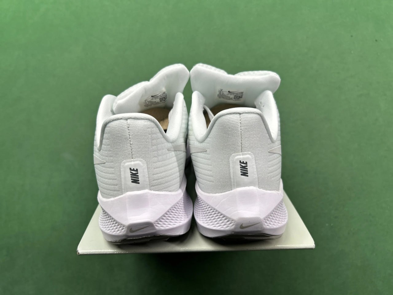 Nike Air Zoom Pegasus 39 - Lightweight Running Shoe -4