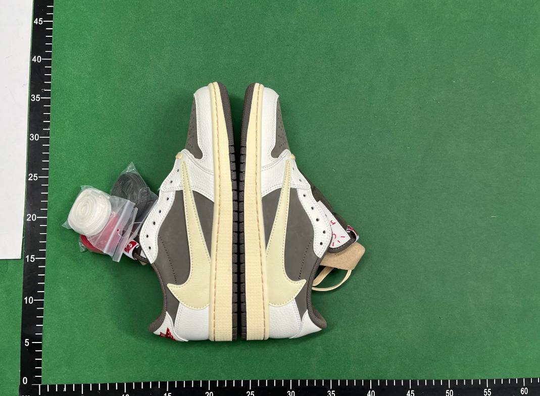 Nike Air Jordan 1 Travis Scott Batch - Limited Edition Streetwear -4