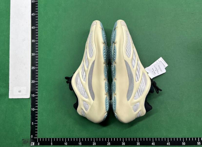 Adidas Yeezy Boost 700 V3 - Premium Streetwear Sneaker -3