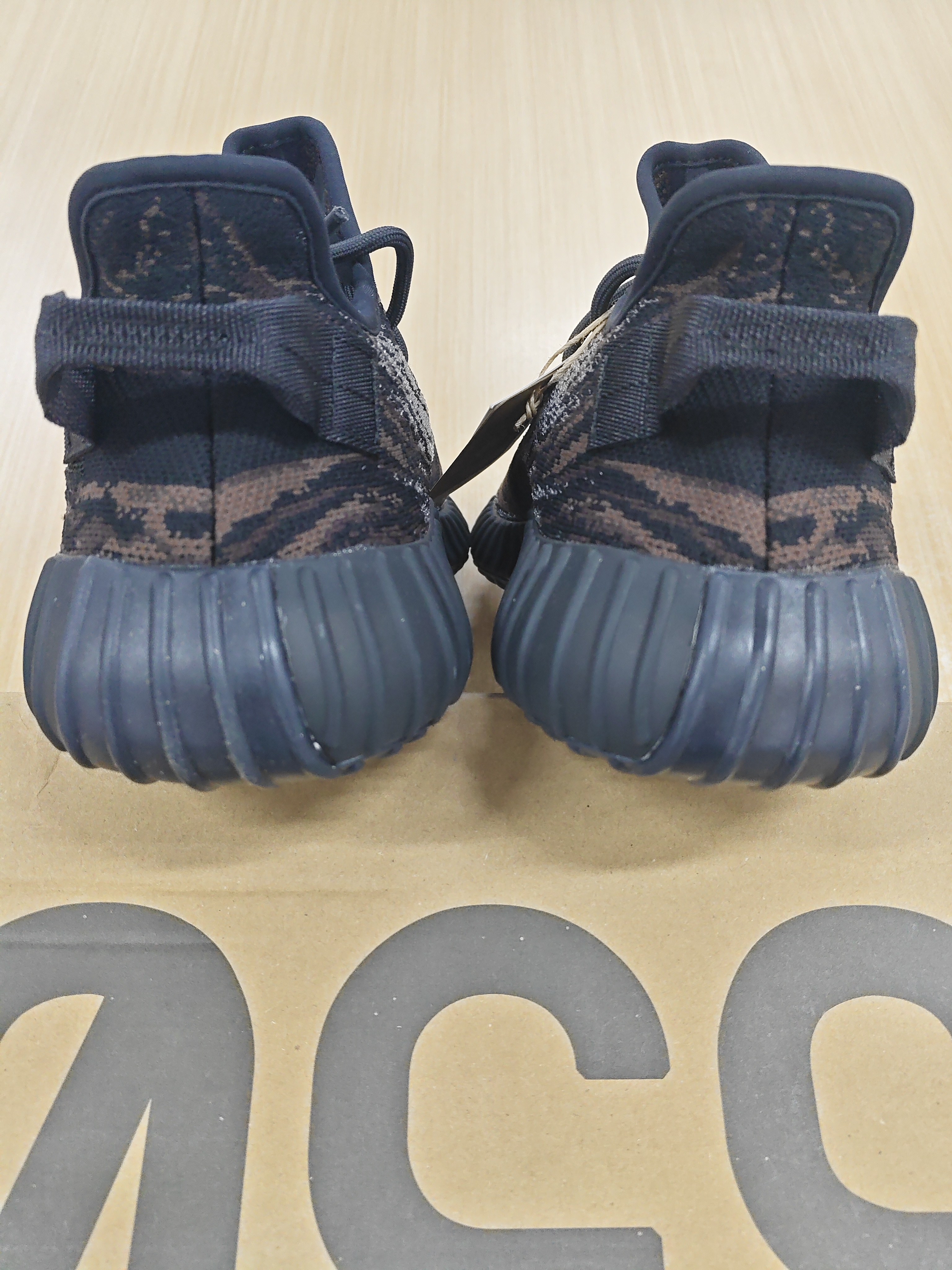 Adidas Yeezy Boost 350 - Premium Running Shoe -4