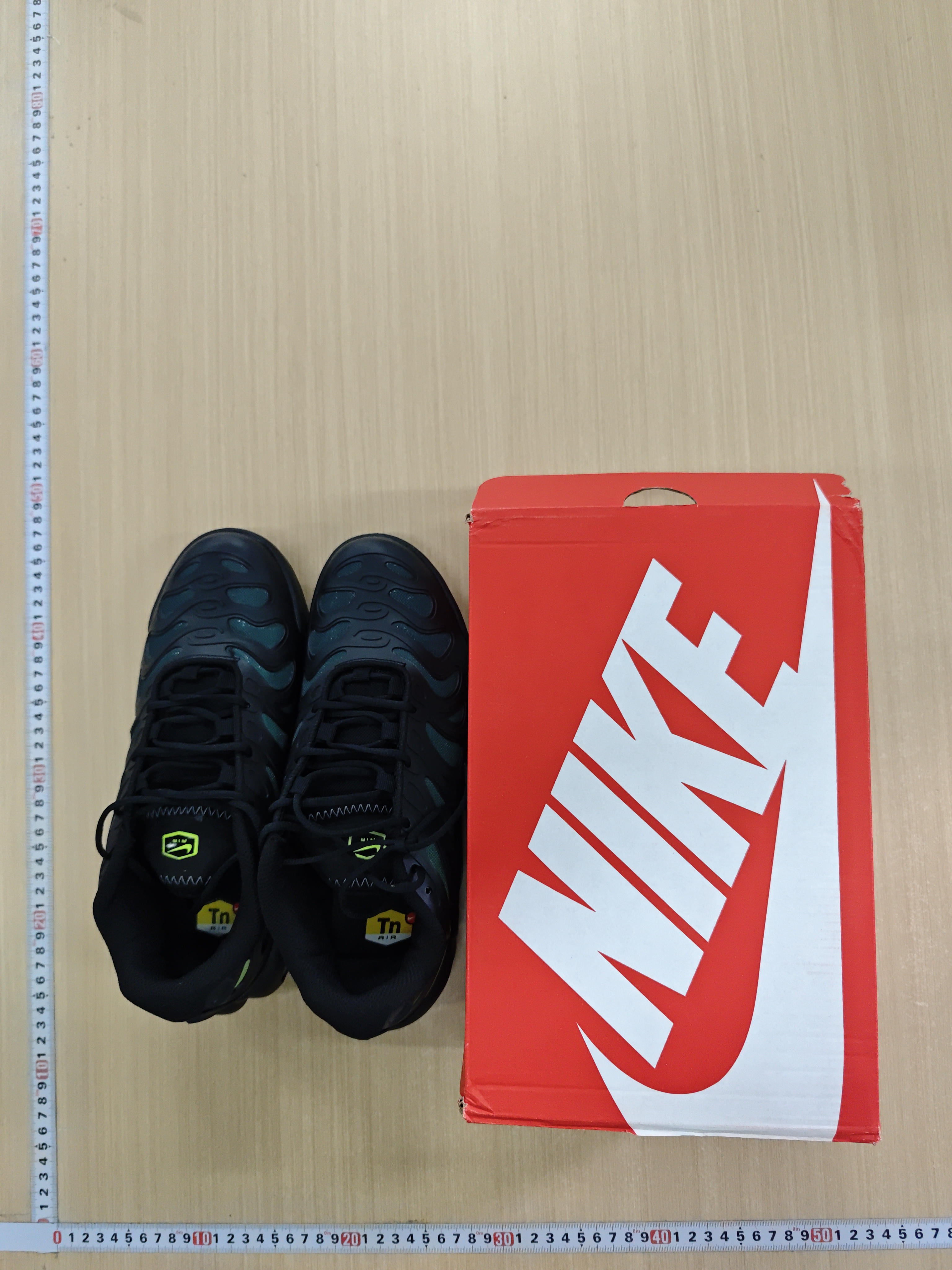 Nike Air Max Plus Drift - Bold Style, Comfortable Cushioning -3