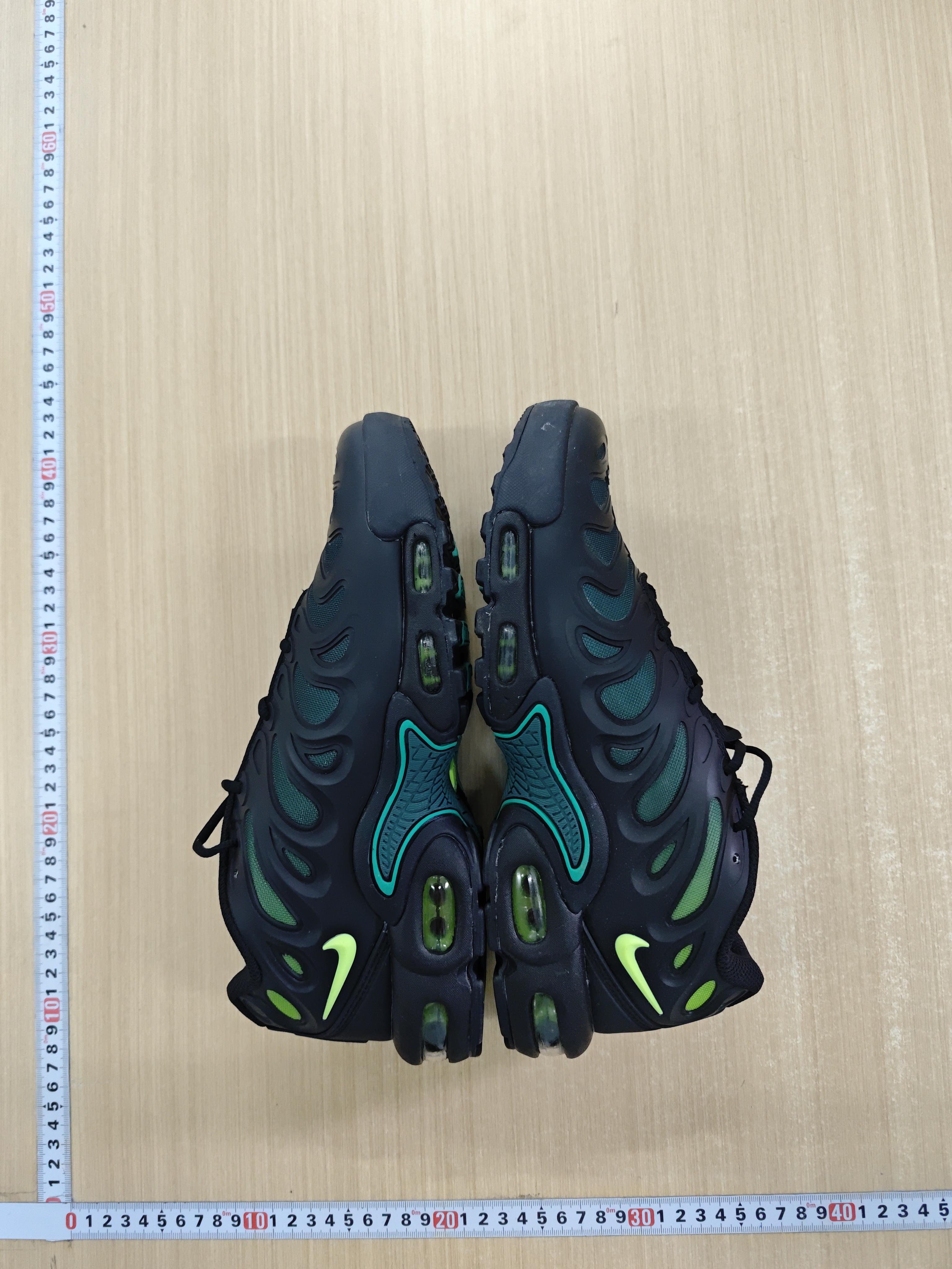 Nike Air Max Plus Drift - Bold Style, Comfortable Cushioning -4