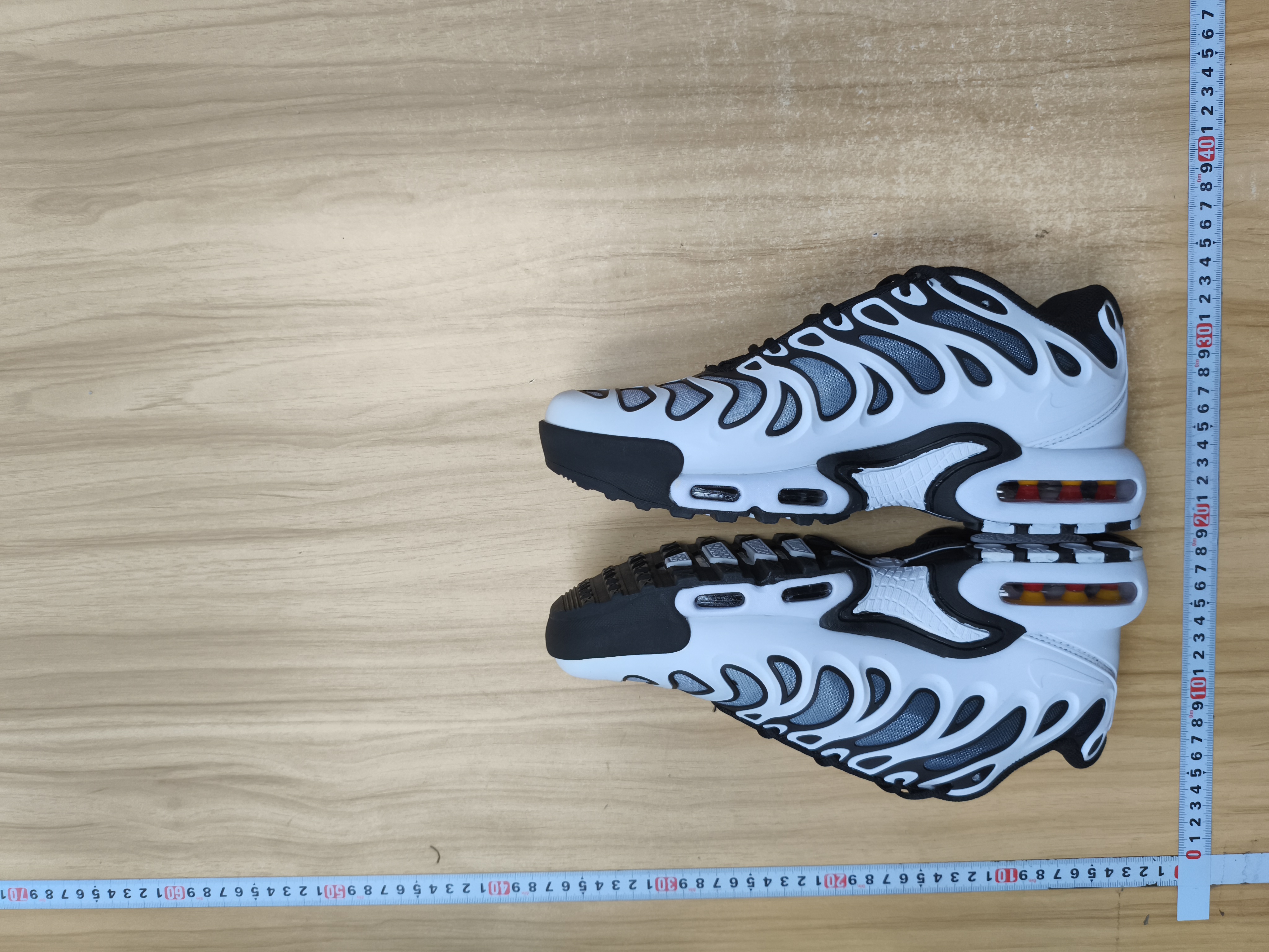 Nike Air Max Plus Drift - Bold Style, Comfortable Cushioning -6