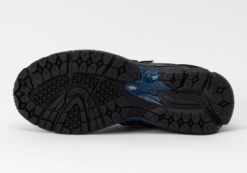 New Balance 1906W Black & Blue Colorway - Premium Running Shoe(pic3)